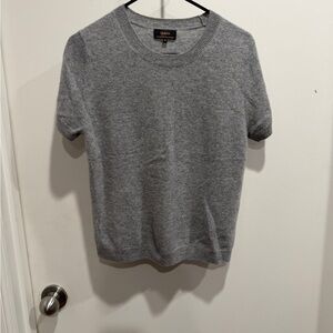 Quince Women's Crewneck Short-Sleeve Sweater in Heather Gray. Very gently used
